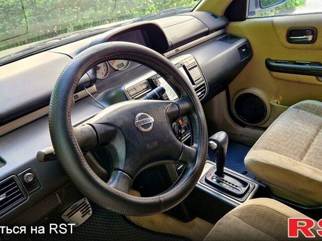 Серый Ниссан ИксТрейл, объемом двигателя 2 л и пробегом 219 тыс. км за 6700 $, фото 5 на Automoto.ua