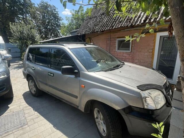 Серый Ниссан ИксТрейл, объемом двигателя 0 л и пробегом 320 тыс. км за 3500 $, фото 2 на Automoto.ua