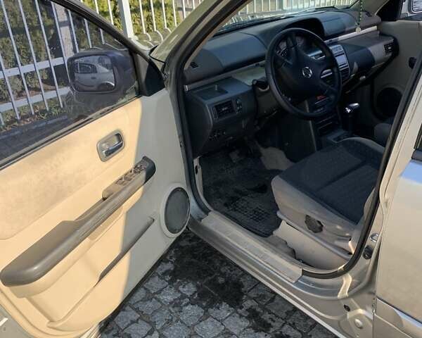 Сірий Ніссан ІксТрейл, об'ємом двигуна 2 л та пробігом 345 тис. км за 4700 $, фото 6 на Automoto.ua