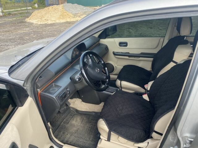 Серый Ниссан ИксТрейл, объемом двигателя 2 л и пробегом 200 тыс. км за 4950 $, фото 6 на Automoto.ua