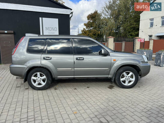 Серый Ниссан ИксТрейл, объемом двигателя 2.2 л и пробегом 468 тыс. км за 5500 $, фото 1 на Automoto.ua