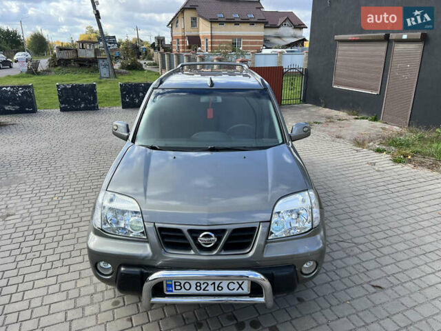 Серый Ниссан ИксТрейл, объемом двигателя 2.2 л и пробегом 468 тыс. км за 5500 $, фото 7 на Automoto.ua