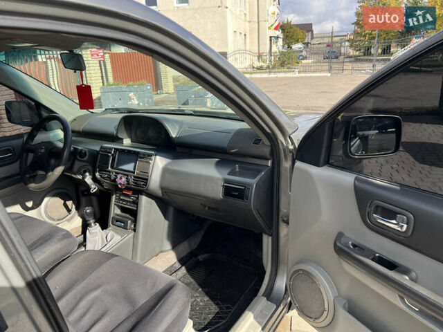 Серый Ниссан ИксТрейл, объемом двигателя 2.2 л и пробегом 468 тыс. км за 5500 $, фото 14 на Automoto.ua