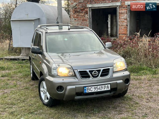 Серый Ниссан ИксТрейл, объемом двигателя 2.2 л и пробегом 401 тыс. км за 4400 $, фото 11 на Automoto.ua