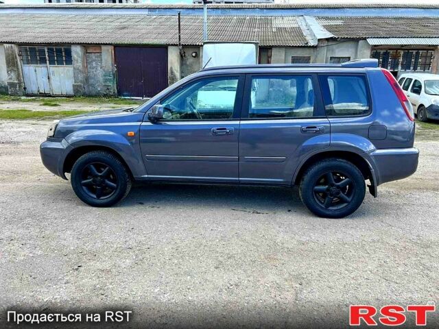 Серый Ниссан ИксТрейл, объемом двигателя 2.2 л и пробегом 218 тыс. км за 2800 $, фото 3 на Automoto.ua