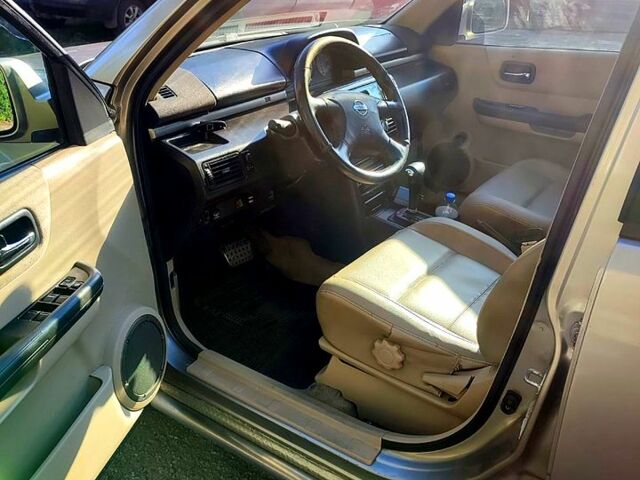 Сірий Ніссан ІксТрейл, об'ємом двигуна 2.5 л та пробігом 390 тис. км за 5000 $, фото 5 на Automoto.ua