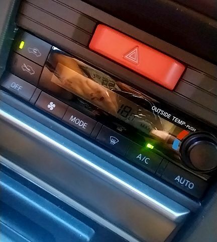 Серый Ниссан ИксТрейл, объемом двигателя 2.1 л и пробегом 119 тыс. км за 3500 $, фото 3 на Automoto.ua