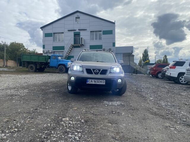 Серый Ниссан ИксТрейл, объемом двигателя 2 л и пробегом 200 тыс. км за 4950 $, фото 2 на Automoto.ua