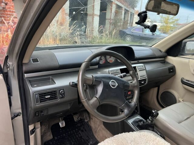 Серый Ниссан ИксТрейл, объемом двигателя 2.2 л и пробегом 400 тыс. км за 4400 $, фото 12 на Automoto.ua