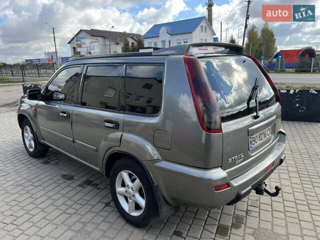 Серый Ниссан ИксТрейл, объемом двигателя 2.2 л и пробегом 468 тыс. км за 5500 $, фото 4 на Automoto.ua