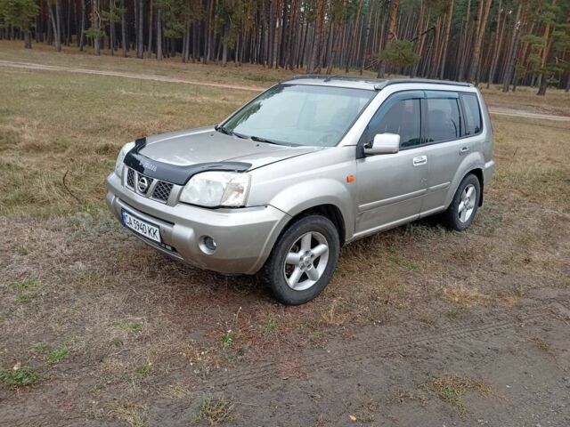 Сірий Ніссан ІксТрейл, об'ємом двигуна 2 л та пробігом 234 тис. км за 4100 $, фото 3 на Automoto.ua