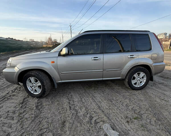 Серый Ниссан ИксТрейл, объемом двигателя 2.18 л и пробегом 351 тыс. км за 6700 $, фото 2 на Automoto.ua