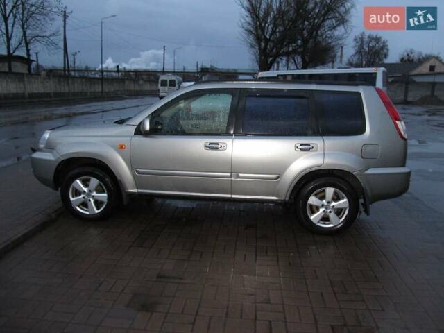 Серый Ниссан ИксТрейл, объемом двигателя 2 л и пробегом 197 тыс. км за 6500 $, фото 8 на Automoto.ua