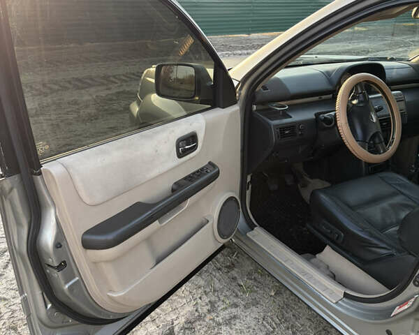 Серый Ниссан ИксТрейл, объемом двигателя 2.18 л и пробегом 351 тыс. км за 6700 $, фото 10 на Automoto.ua