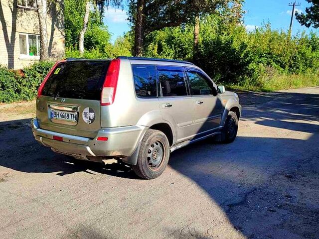 Сірий Ніссан ІксТрейл, об'ємом двигуна 2.5 л та пробігом 390 тис. км за 5000 $, фото 2 на Automoto.ua