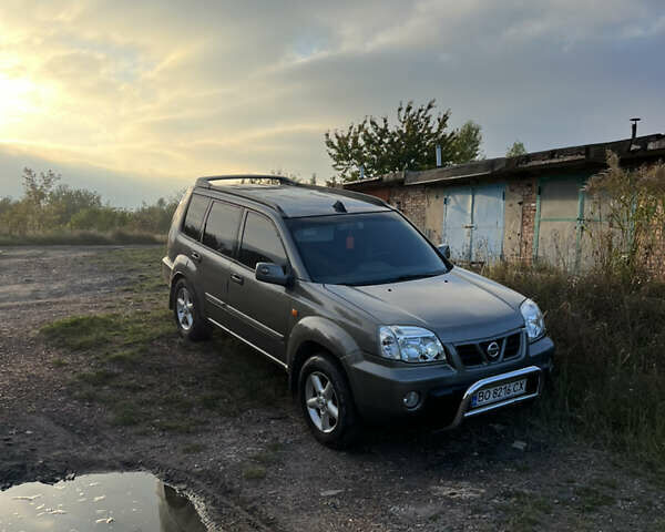 Серый Ниссан ИксТрейл, объемом двигателя 2.2 л и пробегом 468 тыс. км за 5500 $, фото 18 на Automoto.ua