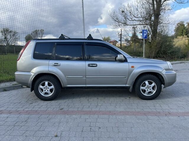 Серый Ниссан ИксТрейл, объемом двигателя 2.2 л и пробегом 340 тыс. км за 5000 $, фото 1 на Automoto.ua