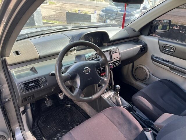 Серый Ниссан ИксТрейл, объемом двигателя 2.2 л и пробегом 468 тыс. км за 5500 $, фото 8 на Automoto.ua