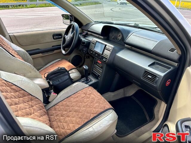 Серый Ниссан ИксТрейл, объемом двигателя 2 л и пробегом 250 тыс. км за 5000 $, фото 2 на Automoto.ua