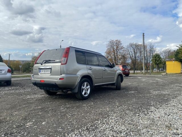 Серый Ниссан ИксТрейл, объемом двигателя 2 л и пробегом 200 тыс. км за 4950 $, фото 4 на Automoto.ua