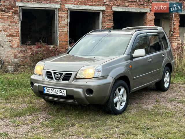 Серый Ниссан ИксТрейл, объемом двигателя 2.2 л и пробегом 401 тыс. км за 4400 $, фото 2 на Automoto.ua