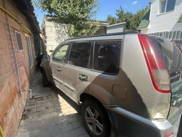 Серый Ниссан ИксТрейл, объемом двигателя 0 л и пробегом 320 тыс. км за 3500 $, фото 1 на Automoto.ua