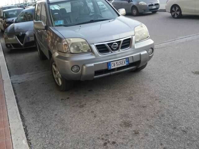 Серый Ниссан ИксТрейл, объемом двигателя 2 л и пробегом 188 тыс. км за 3500 $, фото 3 на Automoto.ua