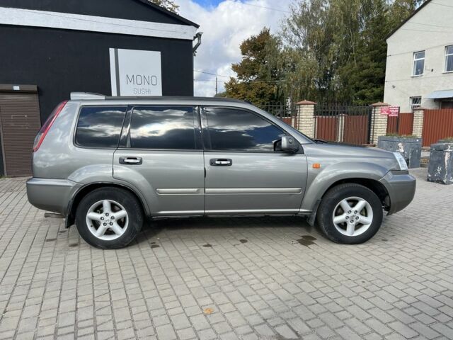 Серый Ниссан ИксТрейл, объемом двигателя 2.2 л и пробегом 468 тыс. км за 5500 $, фото 1 на Automoto.ua