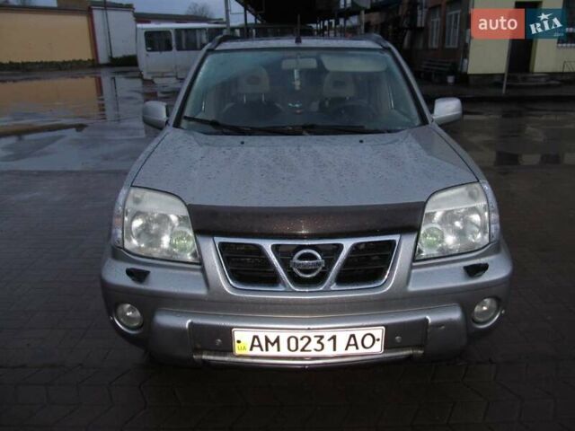 Серый Ниссан ИксТрейл, объемом двигателя 2 л и пробегом 197 тыс. км за 6500 $, фото 2 на Automoto.ua
