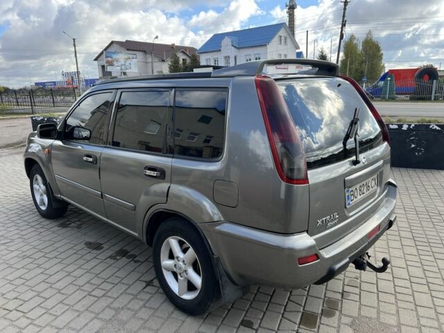 Серый Ниссан ИксТрейл, объемом двигателя 2.2 л и пробегом 468 тыс. км за 5500 $, фото 4 на Automoto.ua