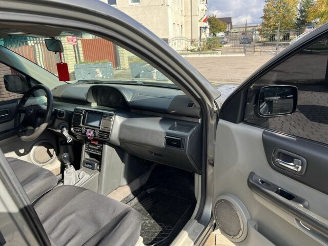 Серый Ниссан ИксТрейл, объемом двигателя 2.2 л и пробегом 468 тыс. км за 5500 $, фото 14 на Automoto.ua