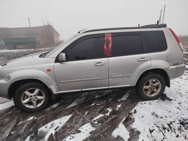 Серый Ниссан ИксТрейл, объемом двигателя 2 л и пробегом 260 тыс. км за 4000 $, фото 2 на Automoto.ua