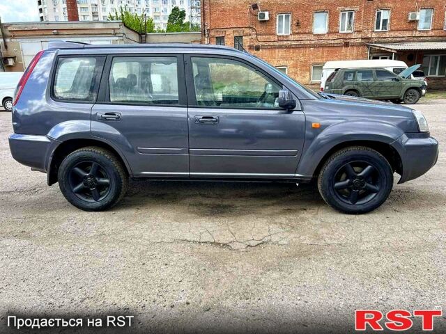 Серый Ниссан ИксТрейл, объемом двигателя 2.2 л и пробегом 218 тыс. км за 2800 $, фото 1 на Automoto.ua