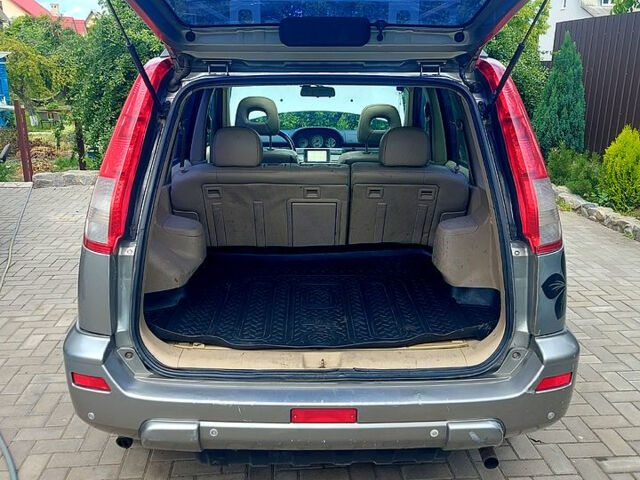 Сірий Ніссан ІксТрейл, об'ємом двигуна 2 л та пробігом 305 тис. км за 5200 $, фото 10 на Automoto.ua