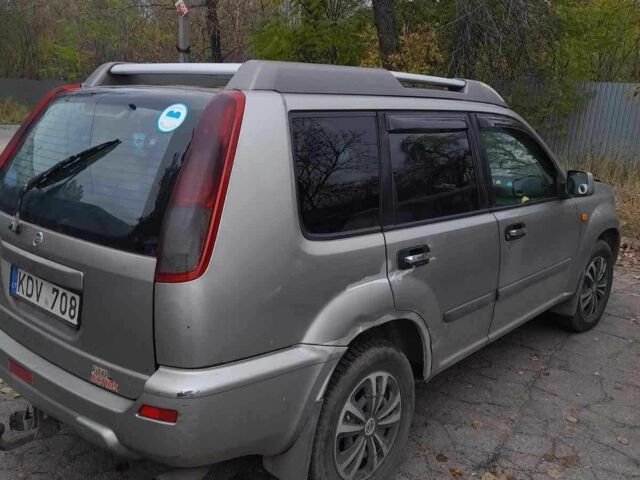 Серый Ниссан ИксТрейл, объемом двигателя 2.2 л и пробегом 450 тыс. км за 3099 $, фото 1 на Automoto.ua