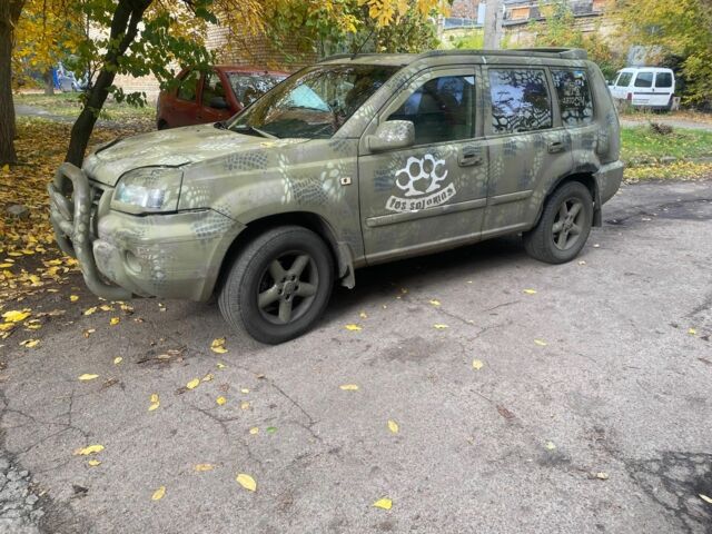 Серый Ниссан ИксТрейл, объемом двигателя 2.2 л и пробегом 383 тыс. км за 4000 $, фото 3 на Automoto.ua