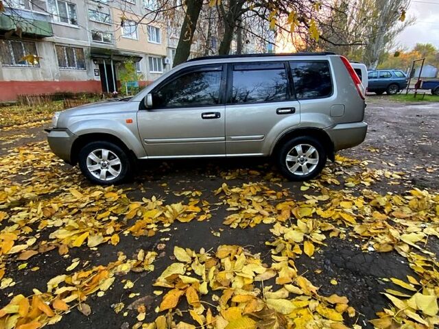 Серый Ниссан ИксТрейл, объемом двигателя 2 л и пробегом 251 тыс. км за 5600 $, фото 2 на Automoto.ua