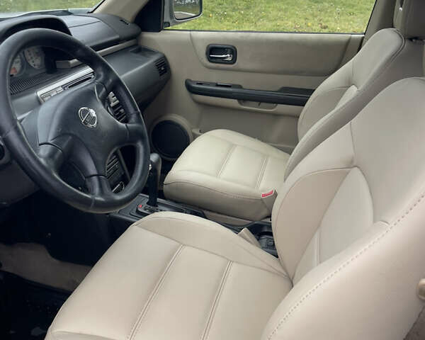 Серый Ниссан ИксТрейл, объемом двигателя 2 л и пробегом 336 тыс. км за 5750 $, фото 14 на Automoto.ua