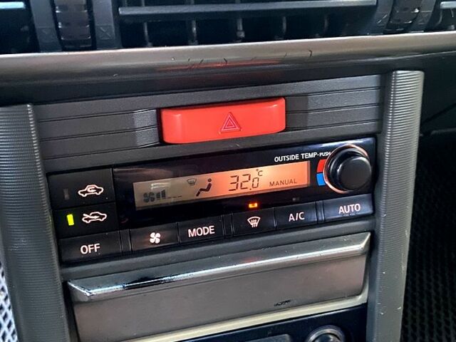 Серый Ниссан ИксТрейл, объемом двигателя 2 л и пробегом 251 тыс. км за 5600 $, фото 11 на Automoto.ua