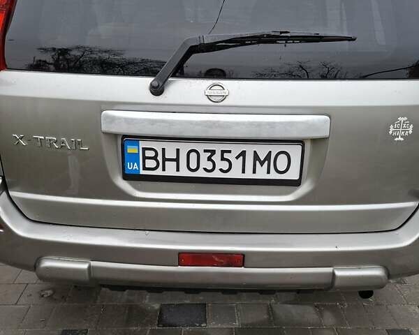 Серый Ниссан ИксТрейл, объемом двигателя 2.49 л и пробегом 286 тыс. км за 5800 $, фото 1 на Automoto.ua