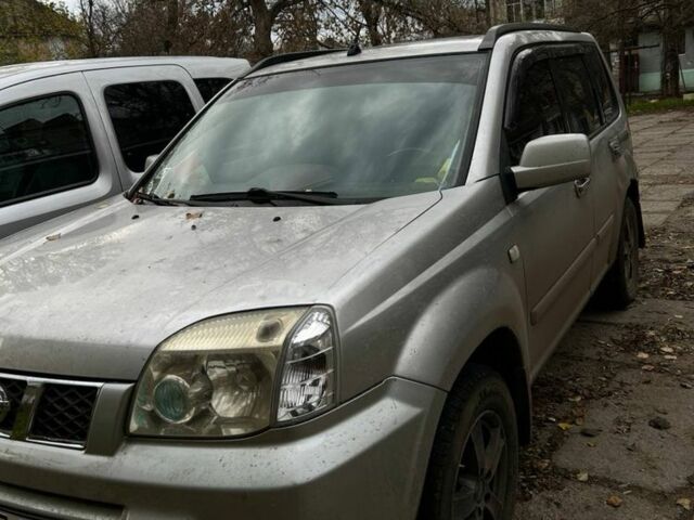 Серый Ниссан ИксТрейл, объемом двигателя 2.2 л и пробегом 308 тыс. км за 1500 $, фото 2 на Automoto.ua