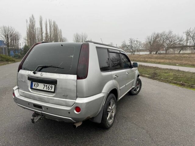 Сірий Ніссан ІксТрейл, об'ємом двигуна 2.2 л та пробігом 280 тис. км за 2950 $, фото 3 на Automoto.ua