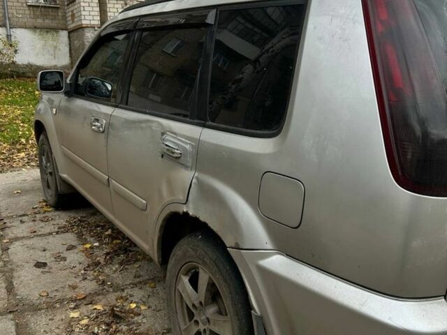 Серый Ниссан ИксТрейл, объемом двигателя 2.2 л и пробегом 308 тыс. км за 1500 $, фото 5 на Automoto.ua