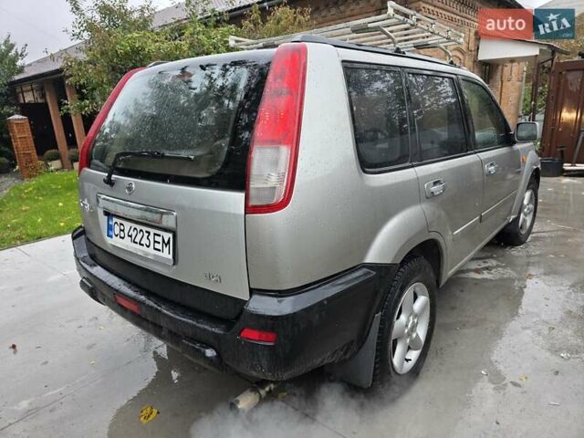 Сірий Ніссан ІксТрейл, об'ємом двигуна 2 л та пробігом 335 тис. км за 4800 $, фото 6 на Automoto.ua