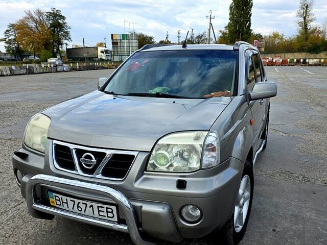 Серый Ниссан ИксТрейл, объемом двигателя 2 л и пробегом 220 тыс. км за 5800 $, фото 10 на Automoto.ua