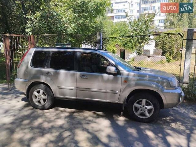 Серый Ниссан ИксТрейл, объемом двигателя 2.2 л и пробегом 281 тыс. км за 6500 $, фото 1 на Automoto.ua