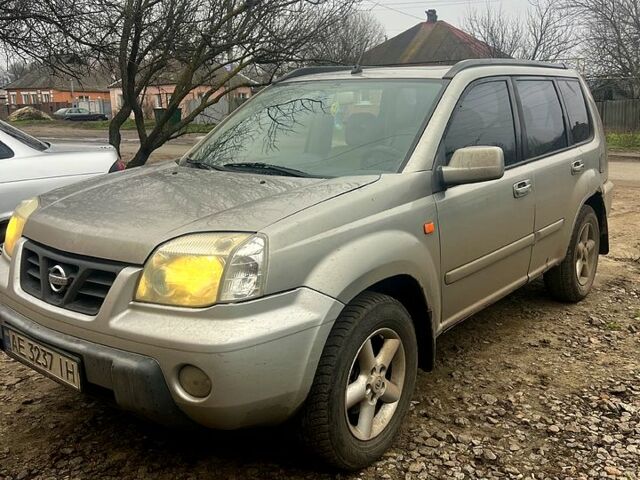 Сірий Ніссан ІксТрейл, об'ємом двигуна 2 л та пробігом 200 тис. км за 4000 $, фото 1 на Automoto.ua