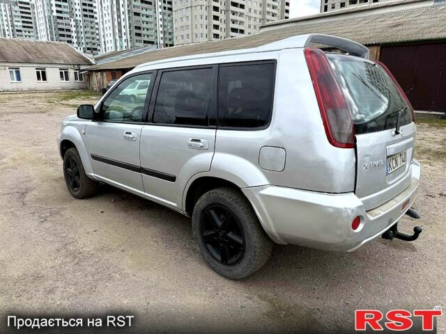 Серый Ниссан ИксТрейл, объемом двигателя 2.2 л и пробегом 266 тыс. км за 3400 $, фото 2 на Automoto.ua