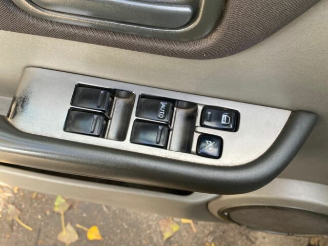 Серый Ниссан ИксТрейл, объемом двигателя 2.2 л и пробегом 383 тыс. км за 4600 $, фото 15 на Automoto.ua