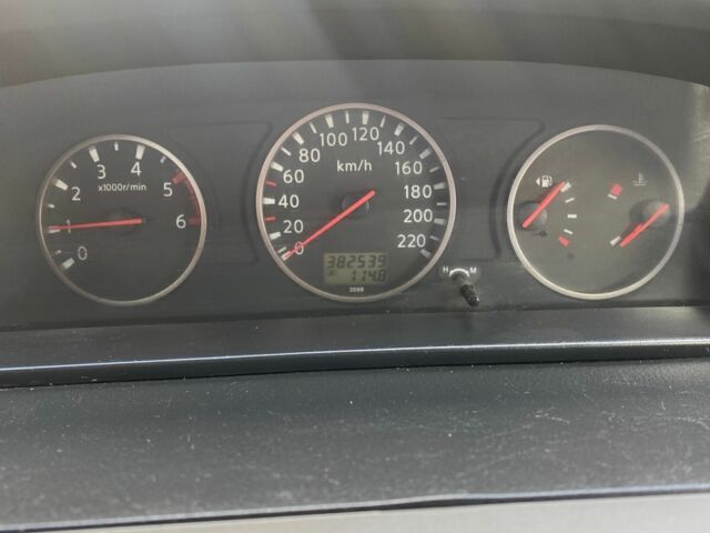 Серый Ниссан ИксТрейл, объемом двигателя 2.2 л и пробегом 383 тыс. км за 4600 $, фото 12 на Automoto.ua